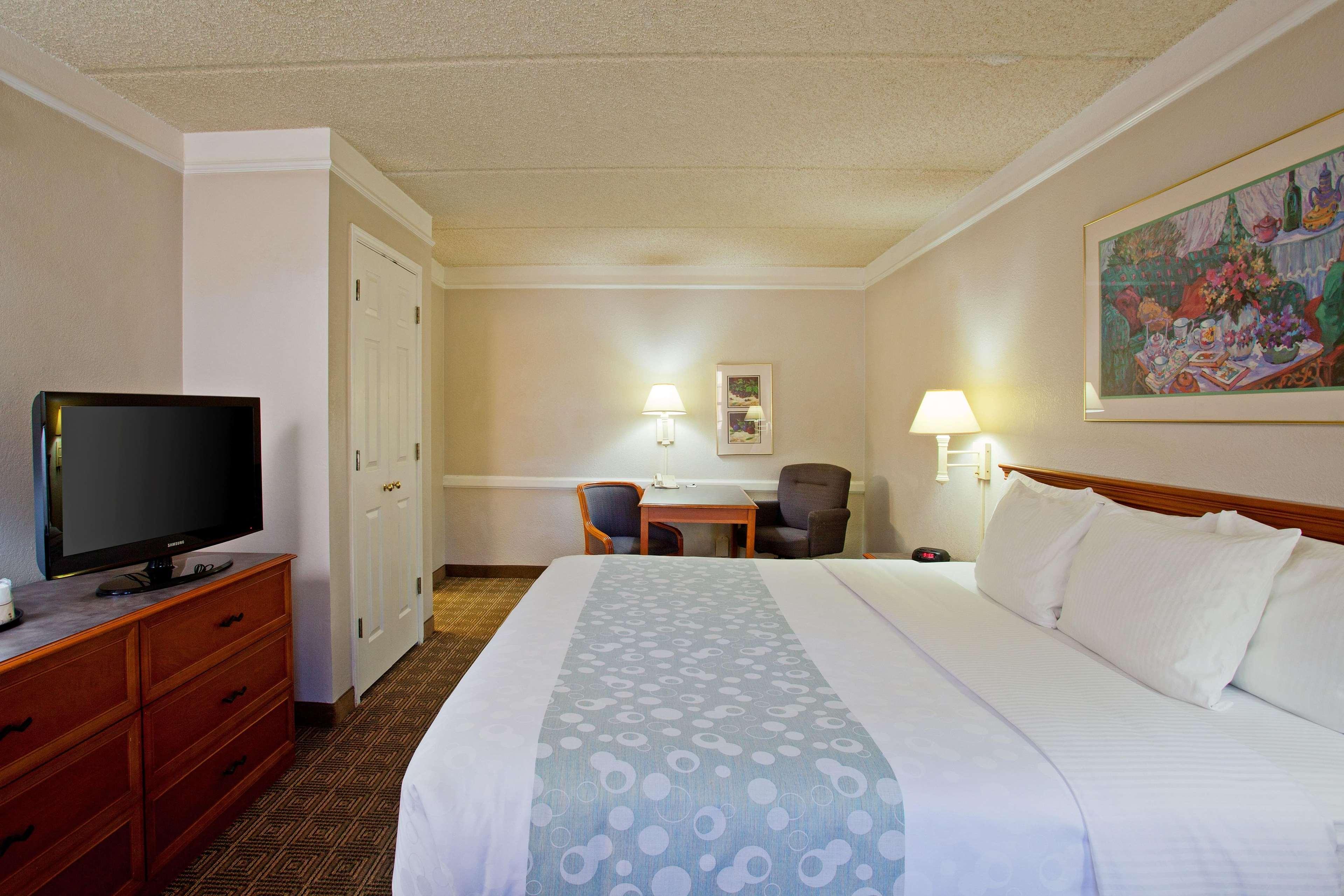 Hotel La Quinta & By Wyndham 2*