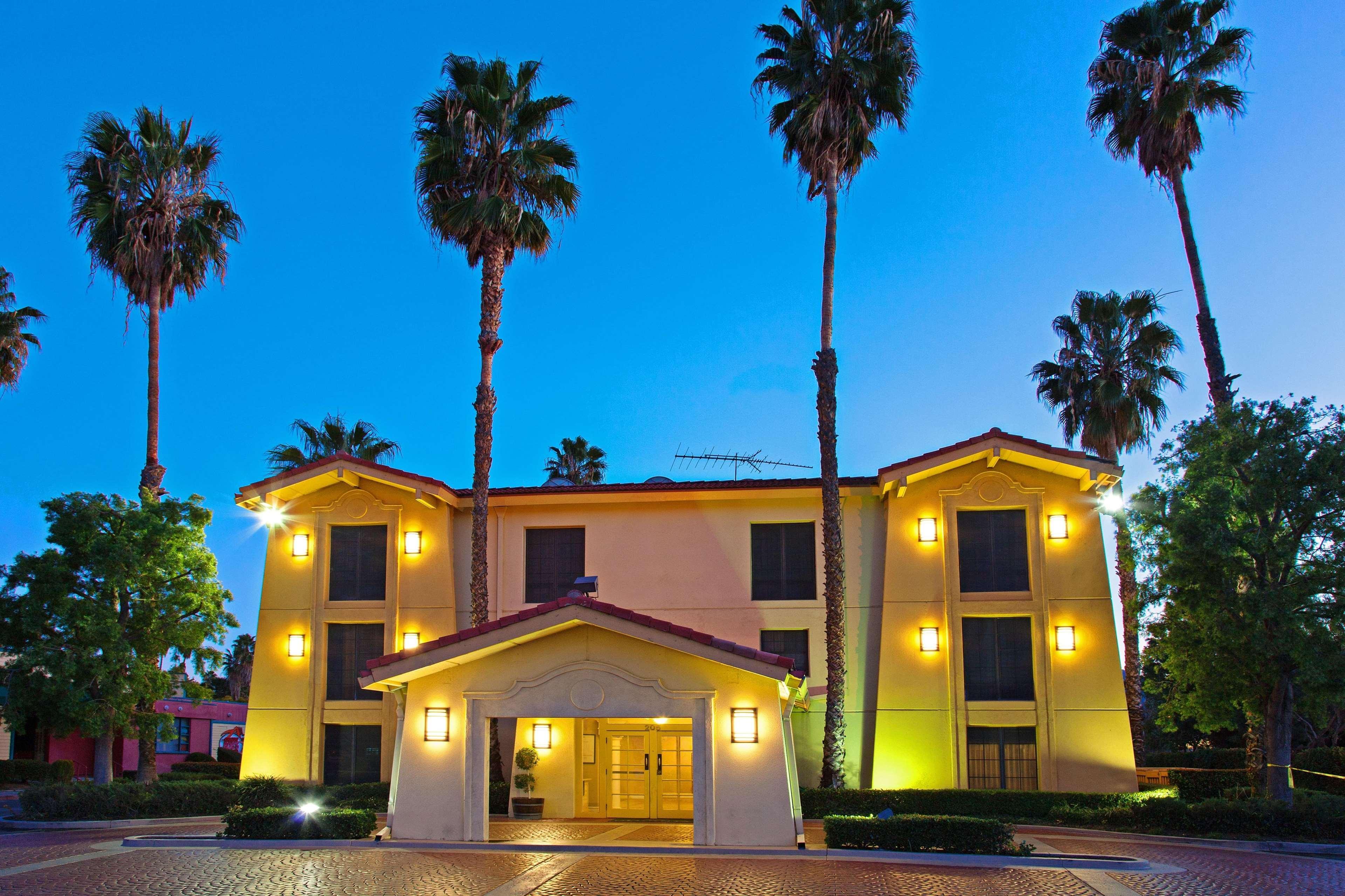 La Quinta & By Wyndham Hotel