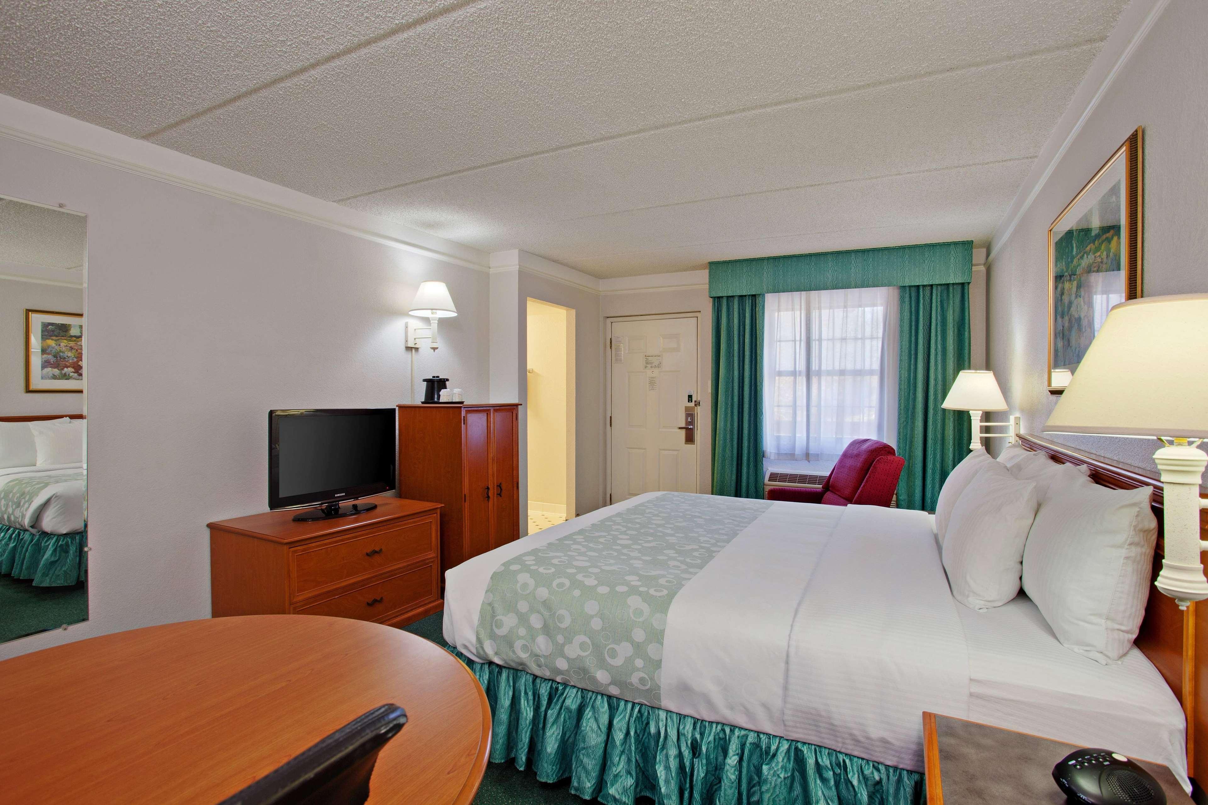 La Quinta & By Wyndham Hotel 2*