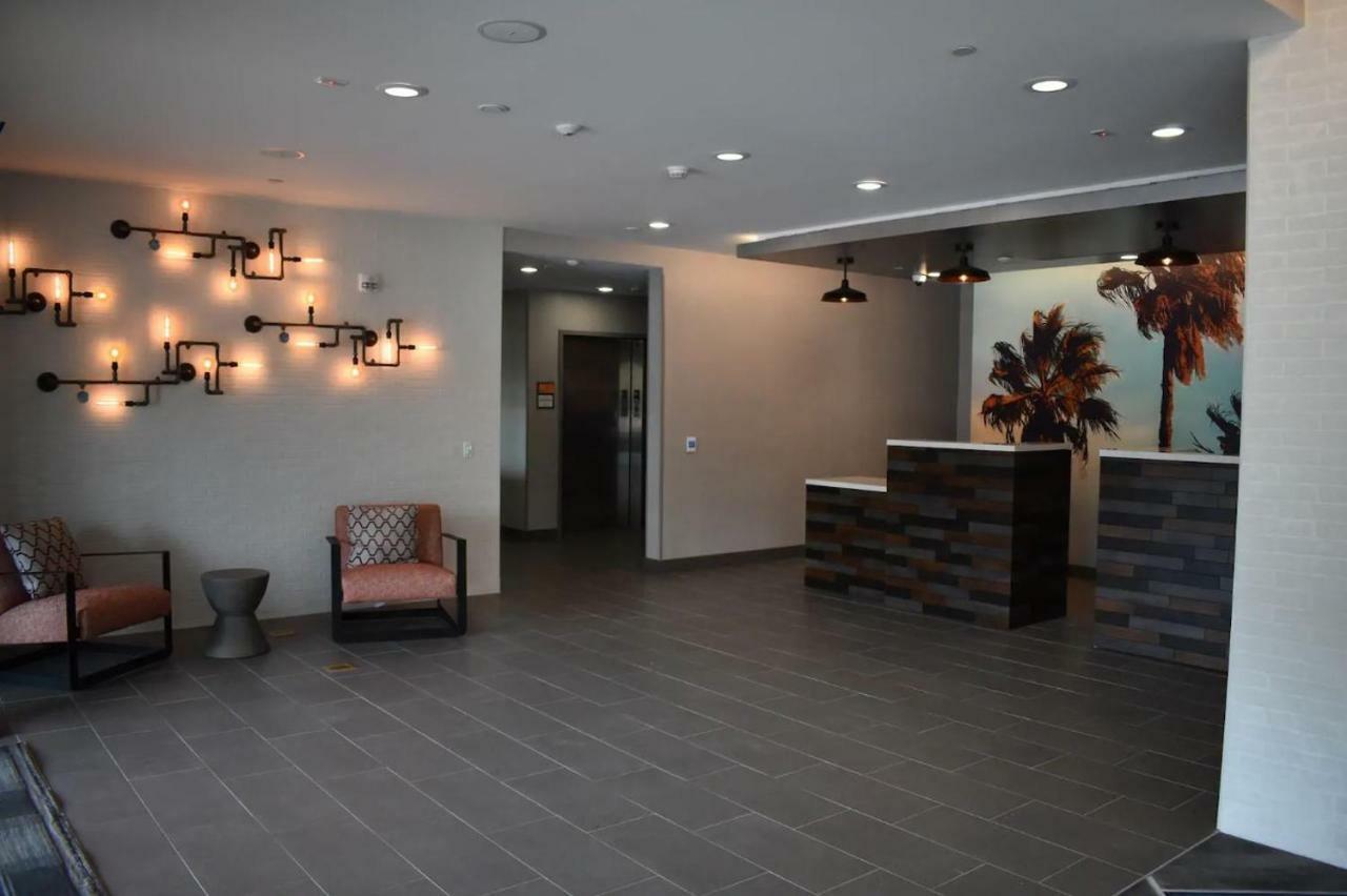 La Quinta & By Wyndham Hotel